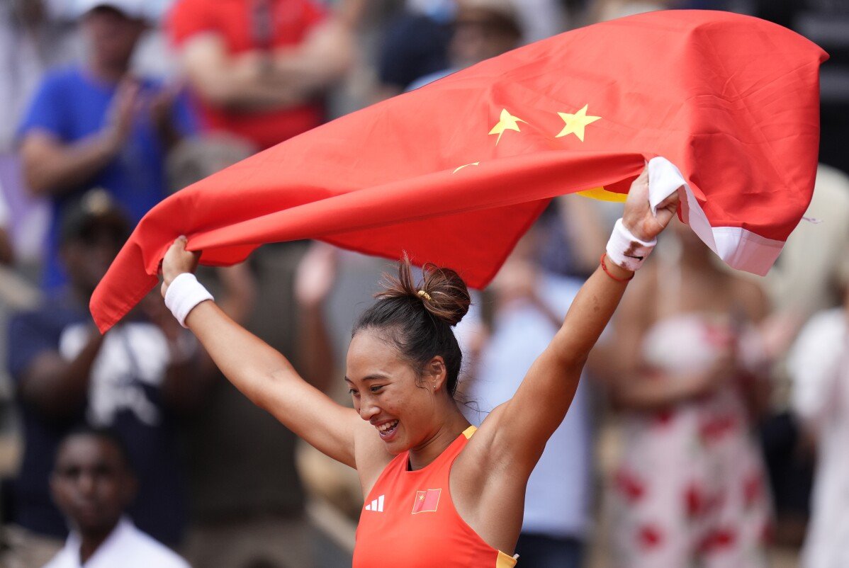 Zheng Qinwen vince il primo oro nel singolare del tennis olimpico della Cina, ispirato da Li Na e Liu Xang